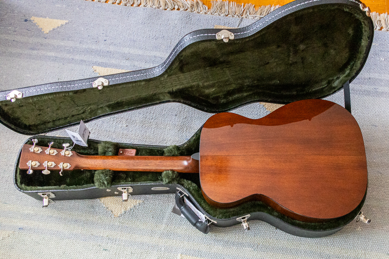 Martin 00-18 02.jpg
